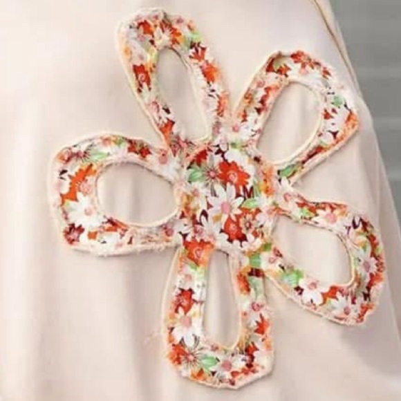 Floral Embroidered Cream Top - Picture 3 of 3